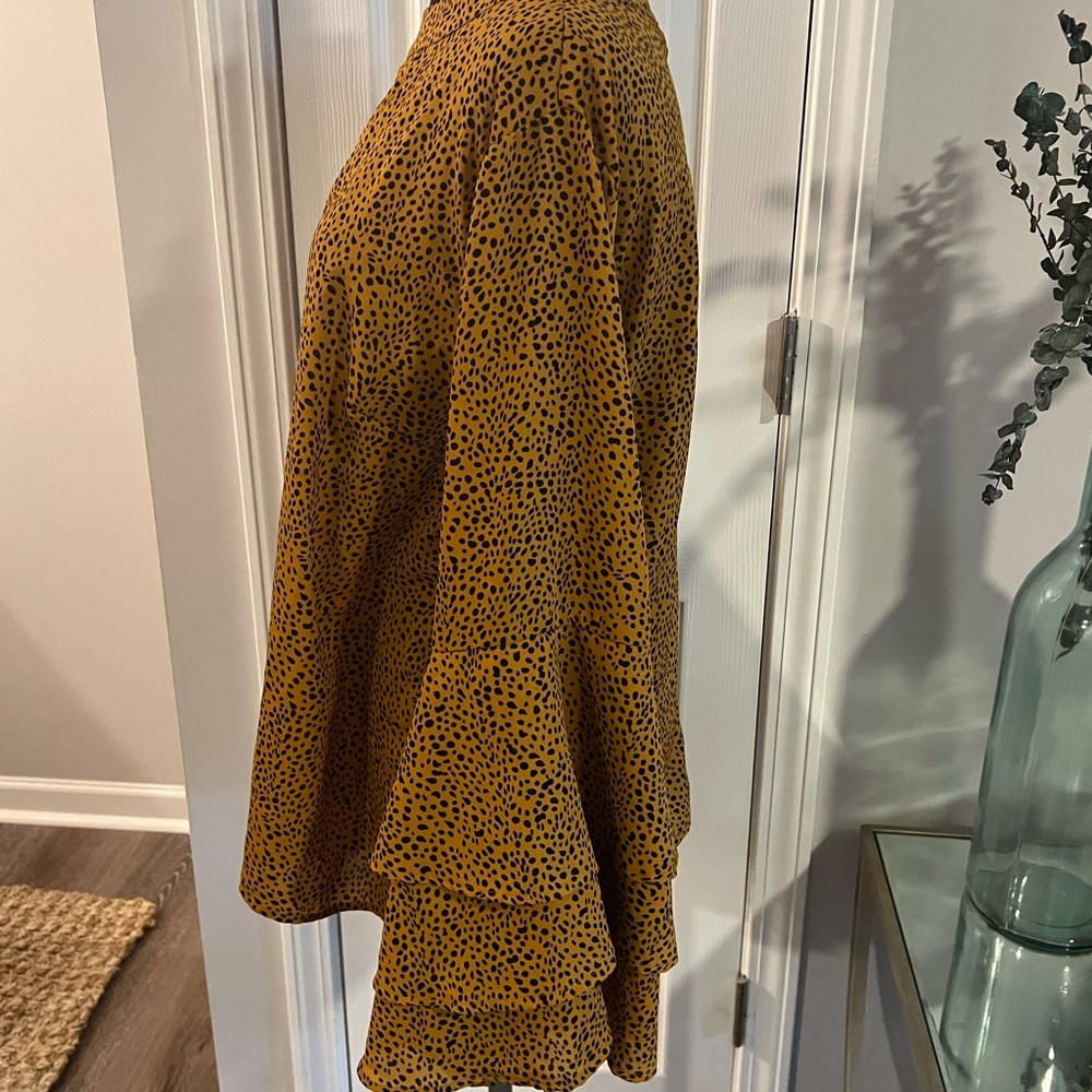 Amazon LS mustard and black animal print blouse with ruffled tier sleeve sizeXL - Picture 5 of 5